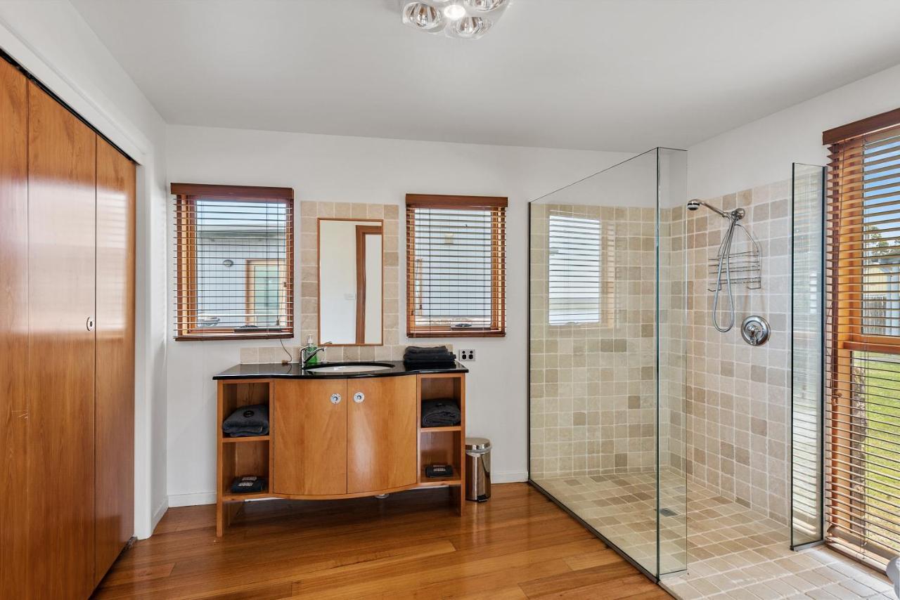 Wheelhouse Apartments Strahan Esterno foto